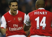 开云体育入口-街道轰鸣与球场惊雷，F1焦点战与篮网爆冷背后的竞技魅力