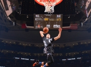 开云体育APP下载-太阳耀斑般灼热，霍勒迪指挥若定，团队篮球如何碾压湖人巨星阵