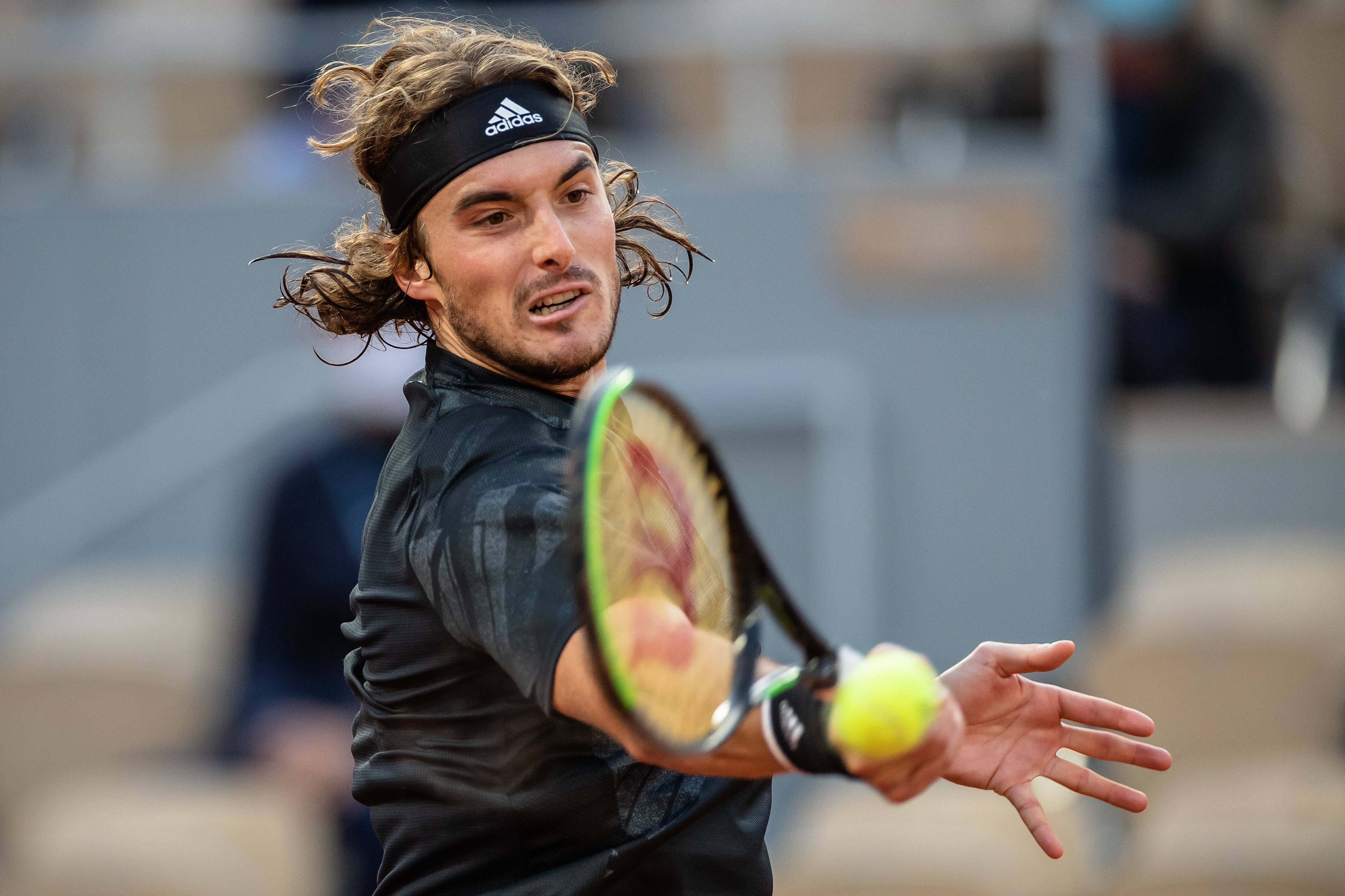 西班牙网球队翻盘意大利网球队,西西帕斯打破历史纪录的简单介绍 西班牙网球队翻盘意大利网球队,西西帕斯打破历史纪录的简单介绍