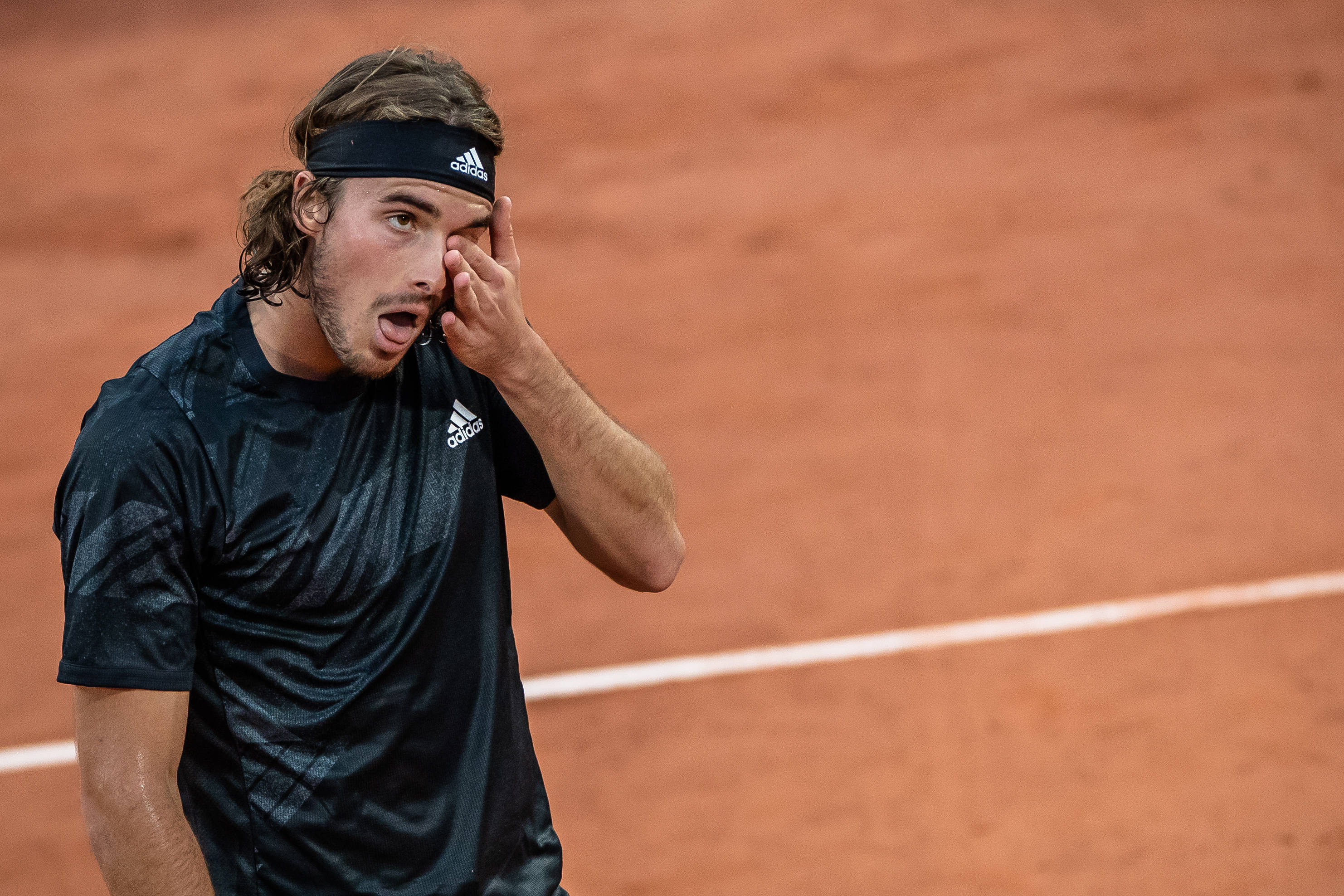 西班牙网球队翻盘意大利网球队,西西帕斯打破历史纪录的简单介绍 西班牙网球队翻盘意大利网球队,西西帕斯打破历史纪录的简单介绍