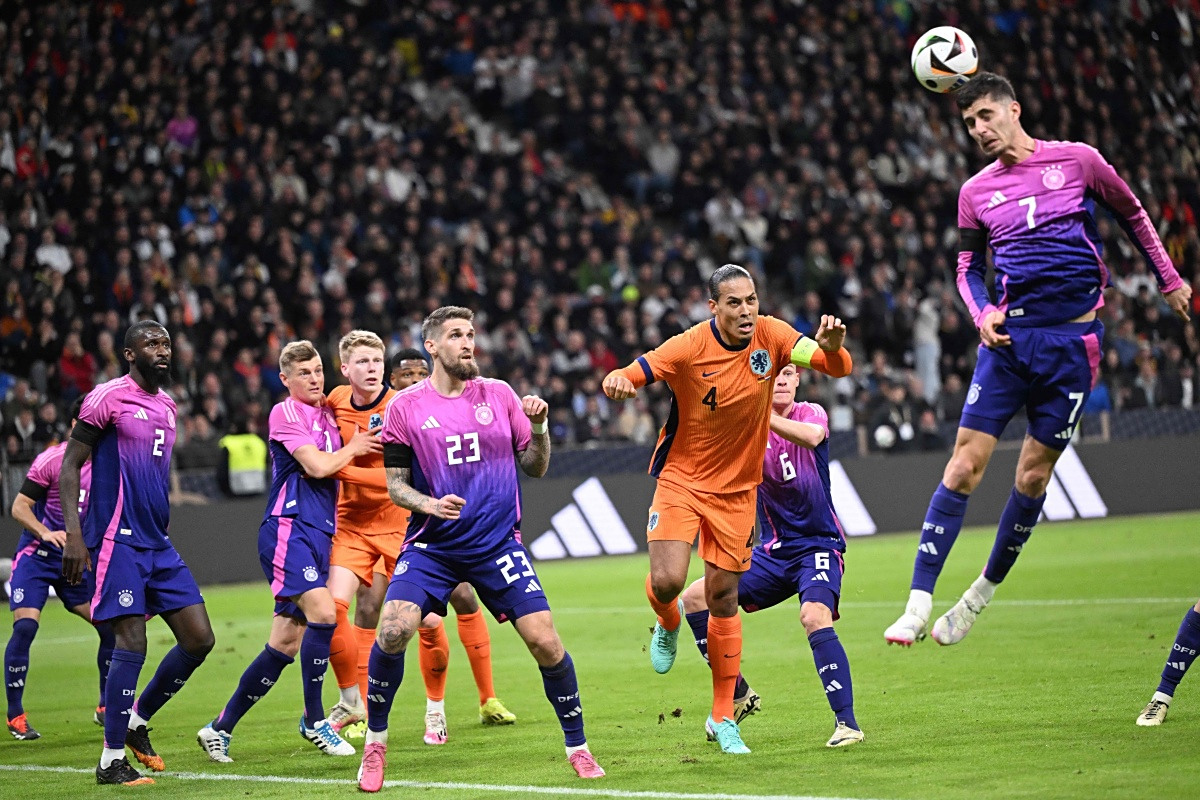 佛罗伦萨轻松取胜,博洛尼亚防守拙劣 佛罗伦萨轻松取胜,博洛尼亚防守拙劣