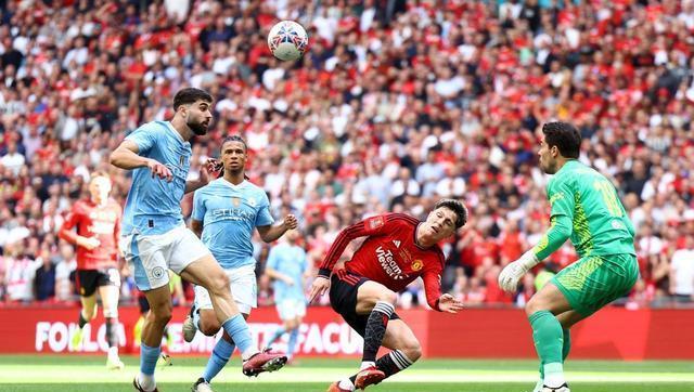 曼联战术调整有效果,球队连胜气势如虹 曼联战术调整有效果,球队连胜气势如虹