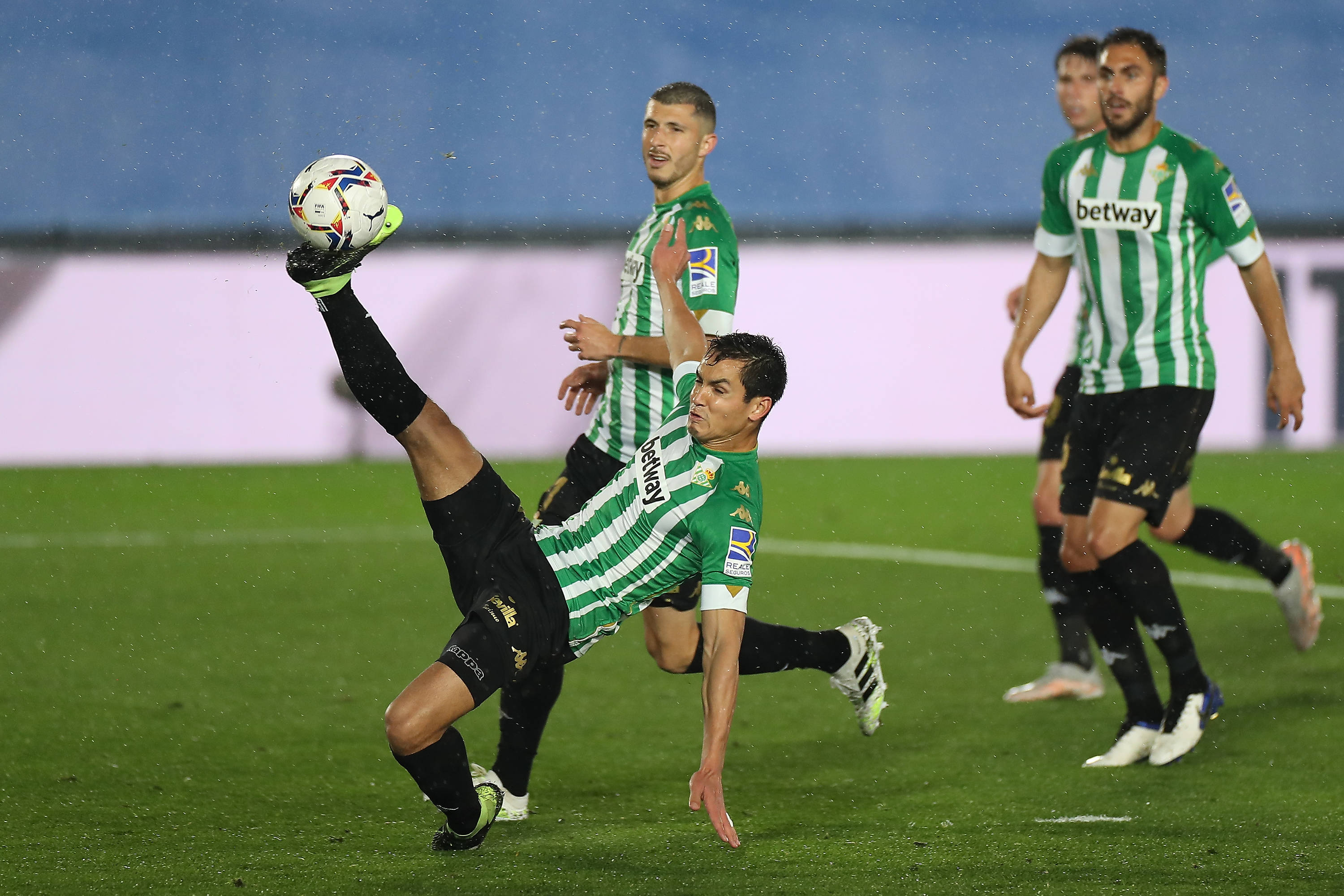 包含比利亚雷亚尔迎战埃瓦尔力争三分的词条 包含比利亚雷亚尔迎战埃瓦尔力争三分的词条