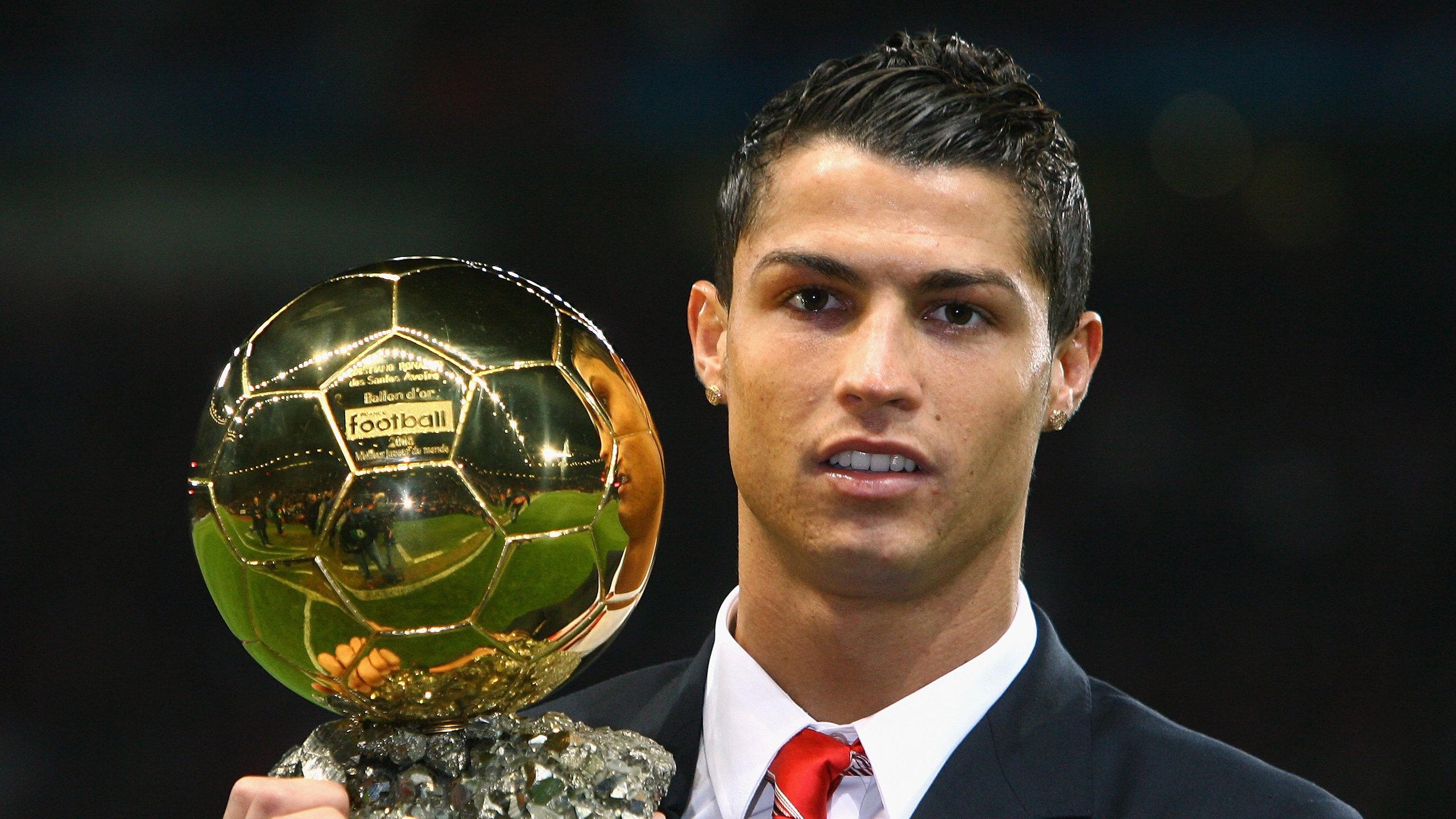 曼城鏖战莱比锡红牛,萨拉赫统治全场—当战术铁壁遭遇个人英雄主义