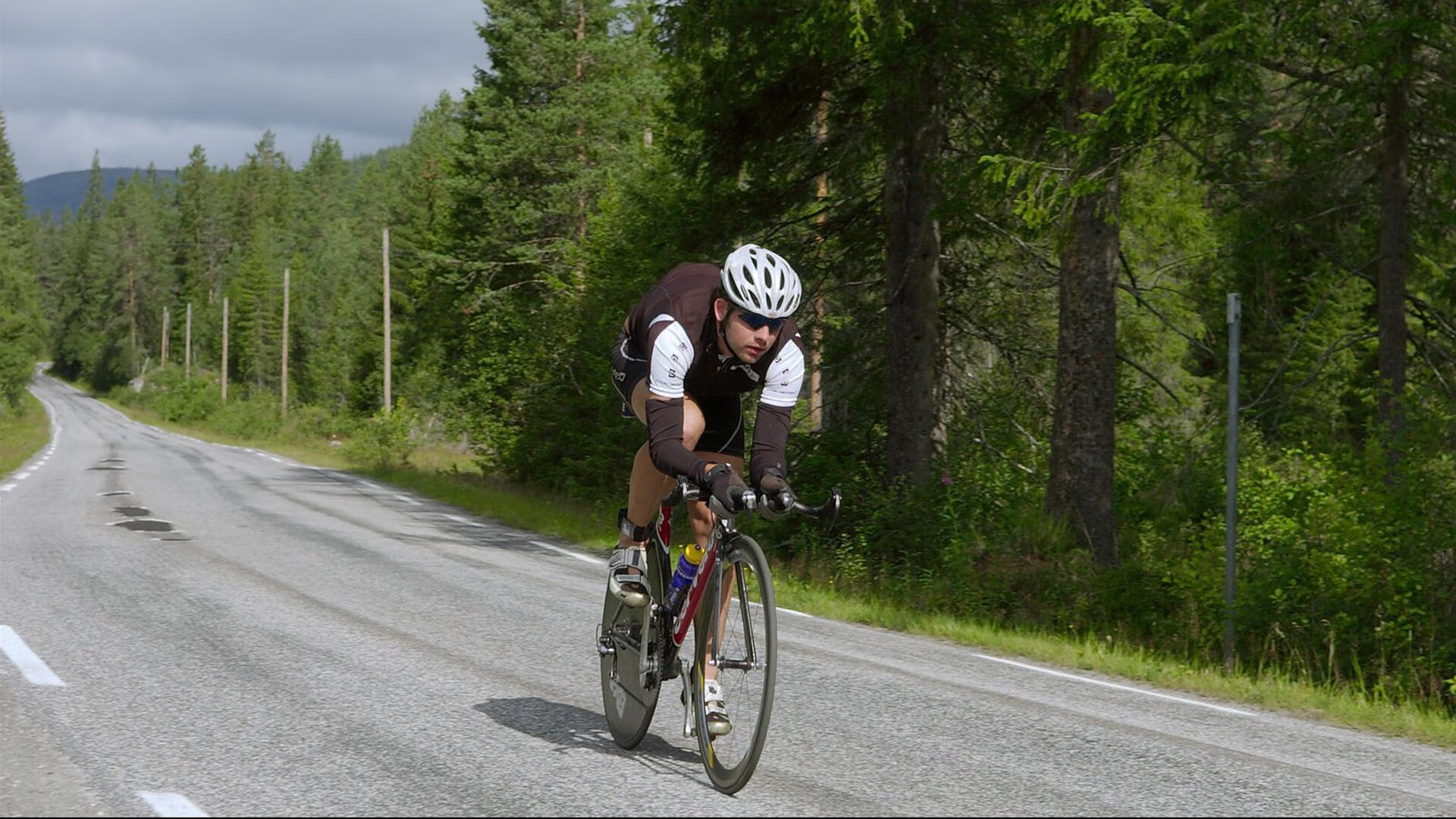 维也纳的坚韧与东方的星光，当奥地利险胜英格兰，梁靖崑惊艳世界之夜