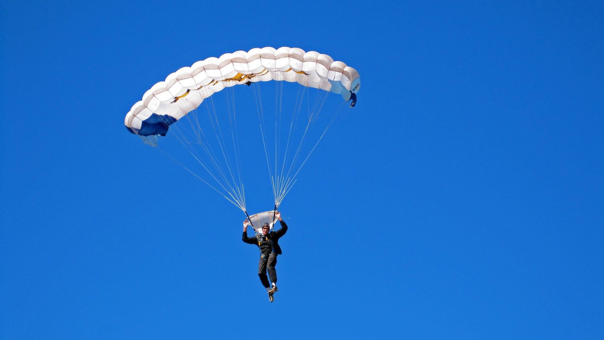 橙衣风暴中的孤胆英雄，卡拉斯科如何扛起荷兰力克勒沃库森的重任